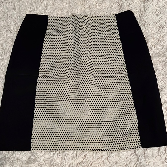LOFT Dresses & Skirts - Ann Taylor Loft Women’s Skirt, size 4.
